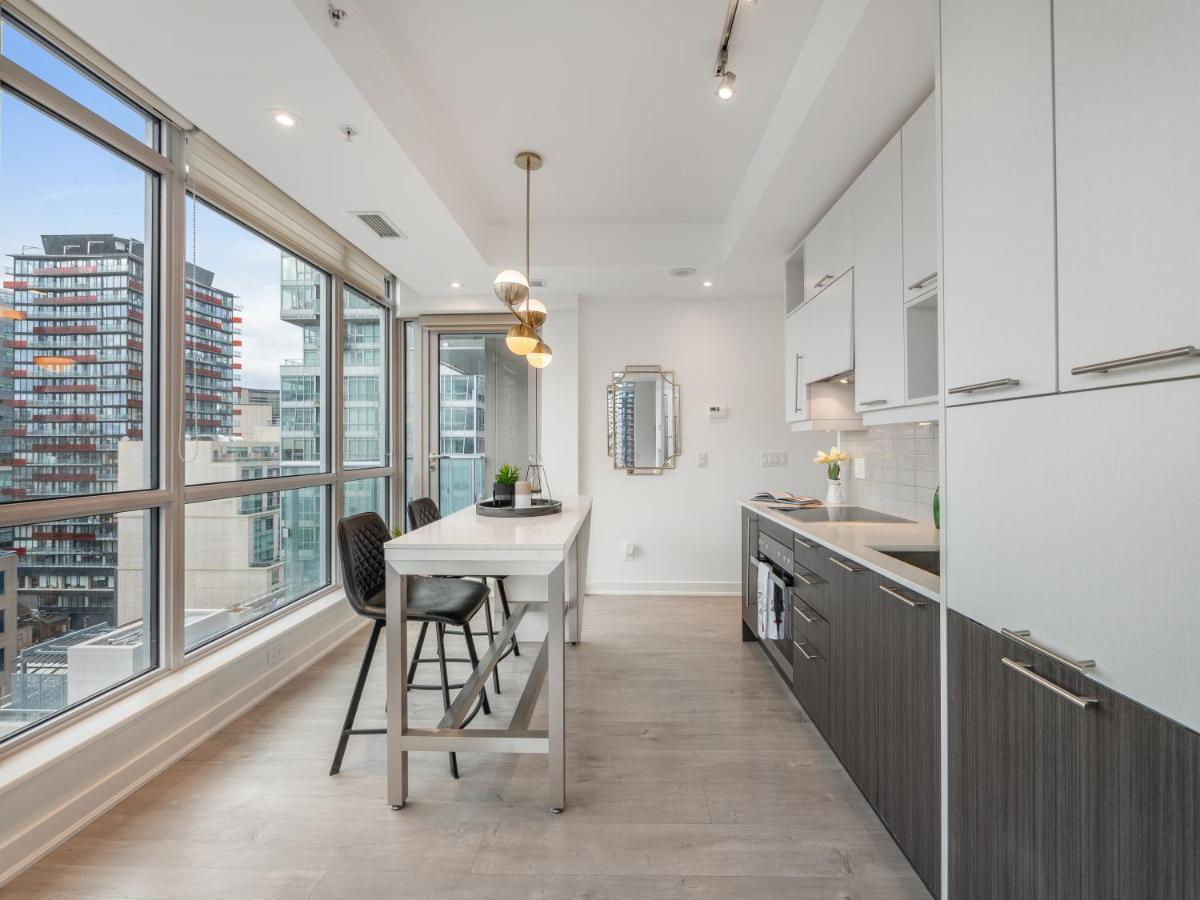 Luxury 2 Bedroom In The Heart Of Entertainment District W/ Cn Tower View Toronto Exterior foto